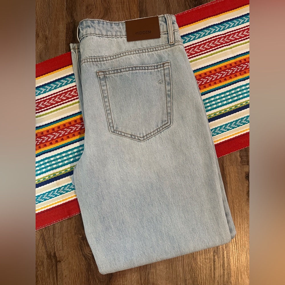 High Rise Light Blue Jeans - Picture 4 of 6